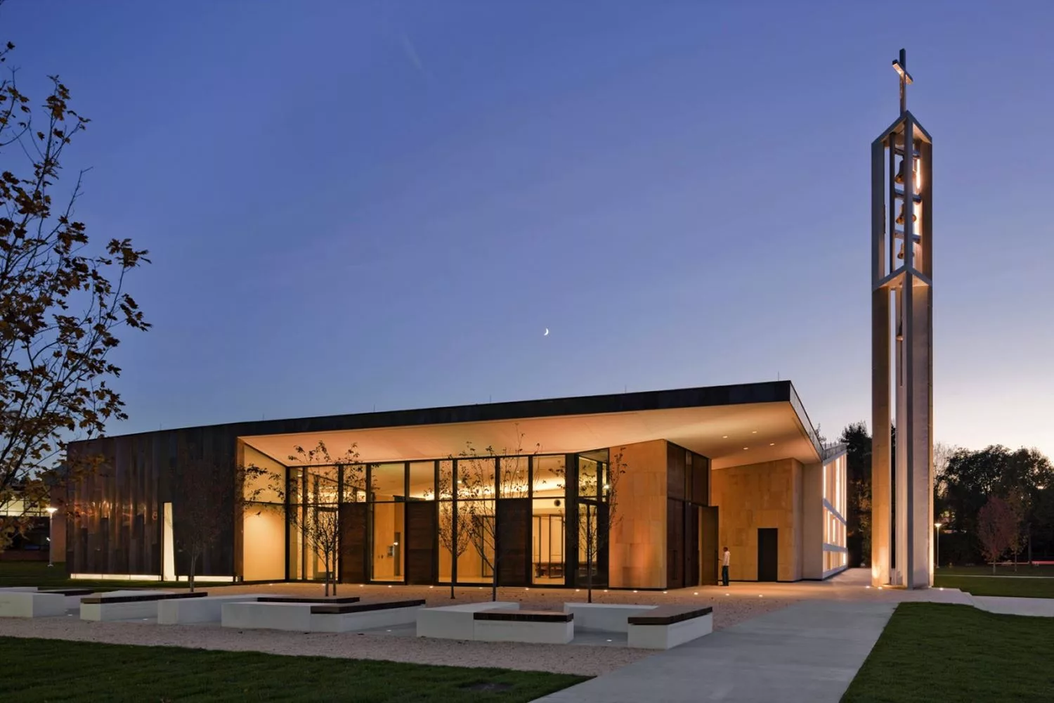 This exceptional Inverse House in Texas celebrates indoor